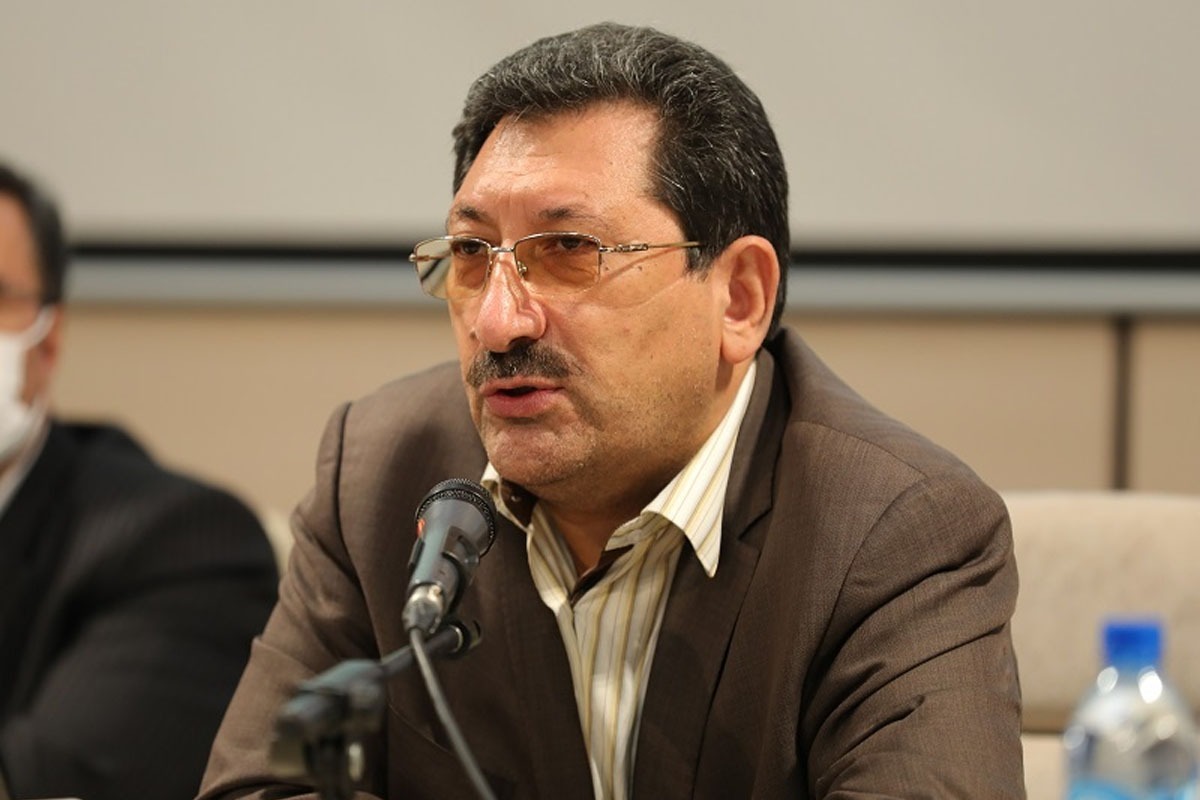 سیدمحمد اتابک، وزیر صنعت، معدن و تجارت شامگاه چهارشنبه در نشست با فعالان اقتصادی جیرفت و عنبرآباد، استان کرمان را از نظر وسعت و تنوع معادن منحصر‌به‌فرد دانست و گفت: از مس، طلا، روی تا تیتانیوم در این منطقه وجود دارد که باید با توجه به ظرفیت‌ها و زیرساخت‌ها برای بهره‌برداری از آنها اقدام کرد.