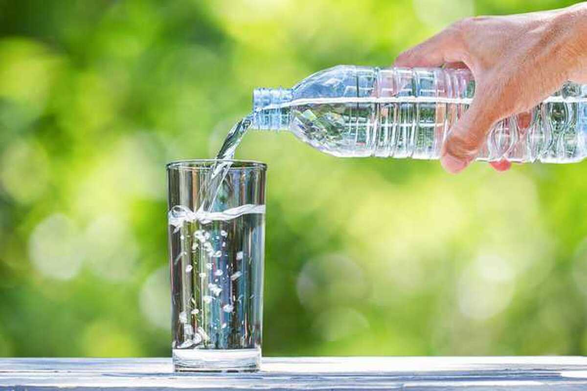 آب، مناسب‌ترین نوشیدنی در روز‌های گرم سال است