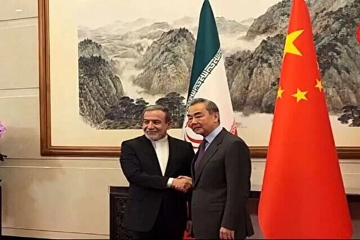 وزیر خارجه چین در تماس تلفنی با همتای ایرانی خود بر حمایت پکن از امنیت و حاکمیت ملی جمهوری اسلامی تاکید کرد.