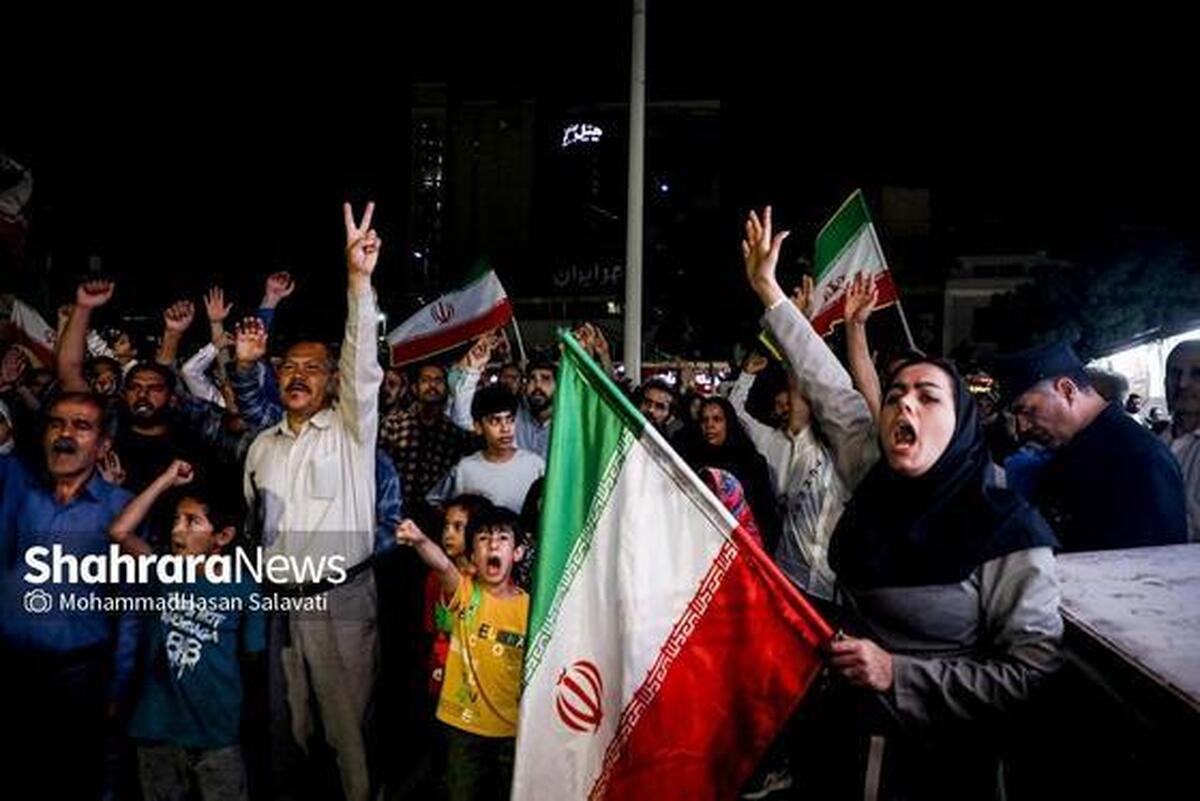 دست به ماشه؛ تجمع مردم مشهد در اعلام آمادگی به فرمانده کل قوا و قدردانی از نیرو‌های مسلح
