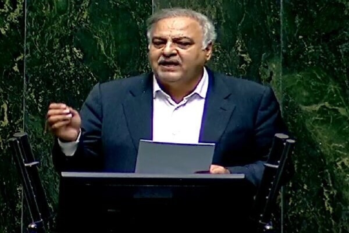 نماینده اسدآباد در مجلس با بیان اینه وحدت و انسجام ملی نقش بسیار بازدارنده‌ای برای دشمنان ایفا کرد، گفت: نباید اختلاف‌سلیقه‌ها به انسجام داخلی و وحدت ملی آسیب زند که در این صورت پیشرفت‌های بیشتر و توسعه متوازن در کشور رقم خواهد خورد.
