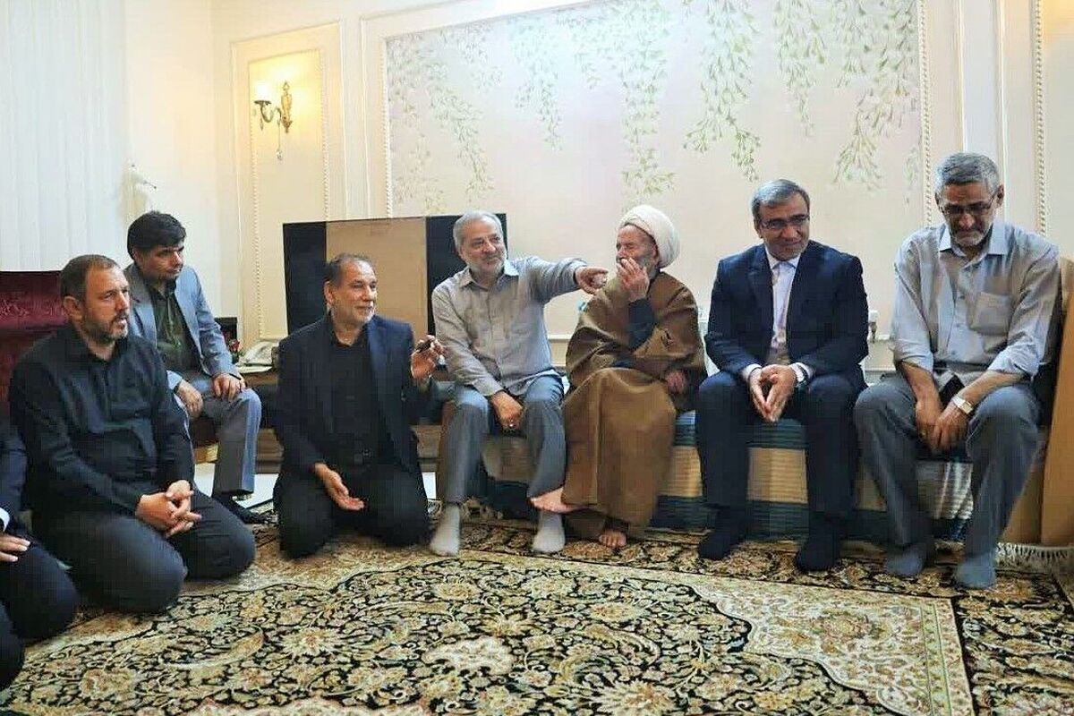 دیدار استاندار خراسان رضوی با خانواده شهید محمد کاظمی، رئیس سازمان اطلاعات سپاه