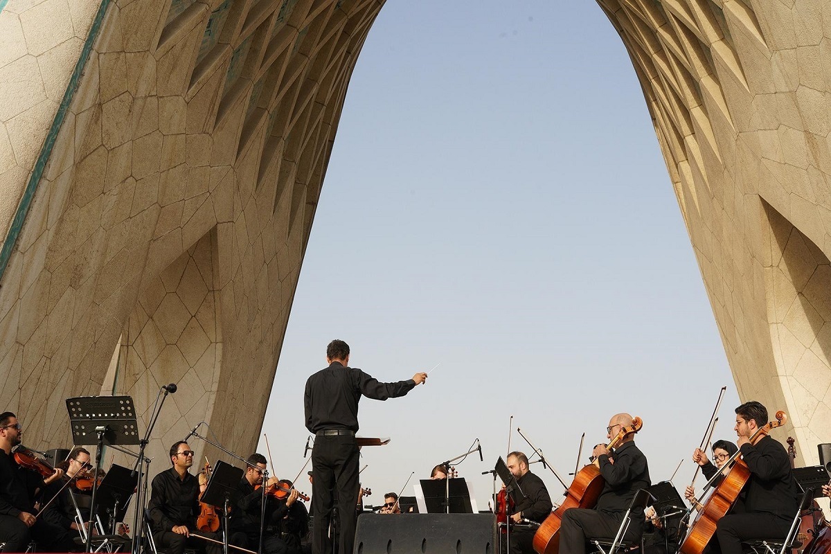 برج آزادی میزبان اجرای باشکوه ارکستر سمفونیک تهران با عنوان «برای ایران» با حضور هموطنان در روز‌های سخت بود.