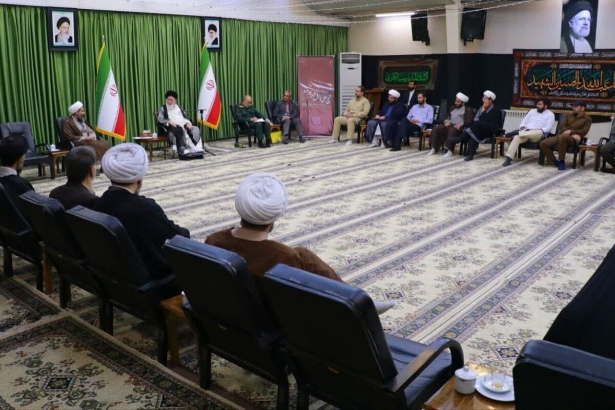 نماینده ولی‌فقیه در خراسان رضوی گفت: تشکیلات مردمی بایستی شامل تمام گروه‌های فکری و سیاسی باشد که بتواند به درستی نقش اصیل خود را در دفاع از هجمه‌های دشمن استکباری انجام دهد.