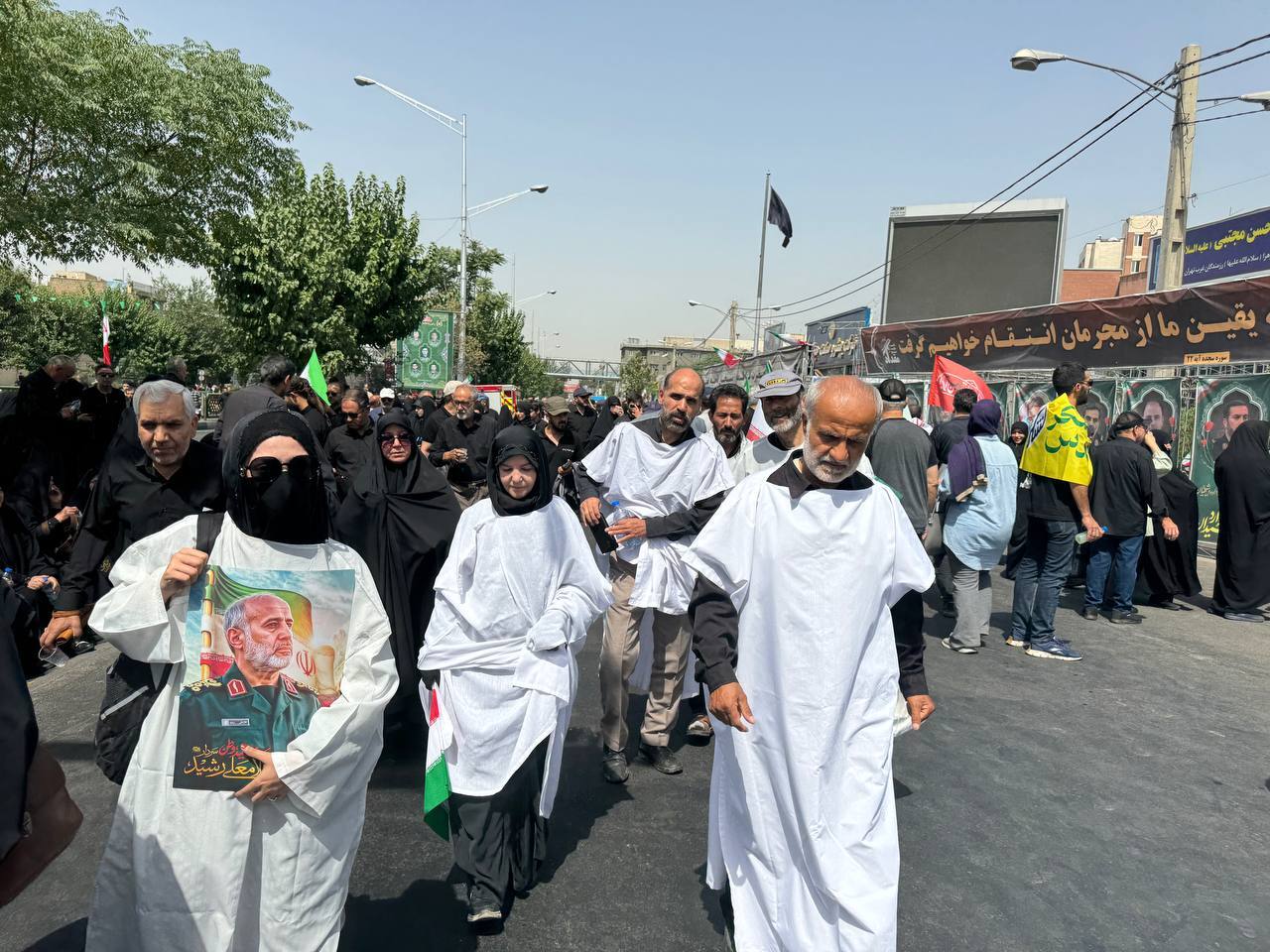 آغاز تشییع پیکر مطهر شهدای اقتدار با حضور پرشور مردم تهران (۷ تیر ۱۴۰۴) + فیلم آغاز تشییع پیکر مطهر شهدای اقتدار با حضور پرشور مردم تهران (۷ تیر ۱۴۰۴) + فیلم