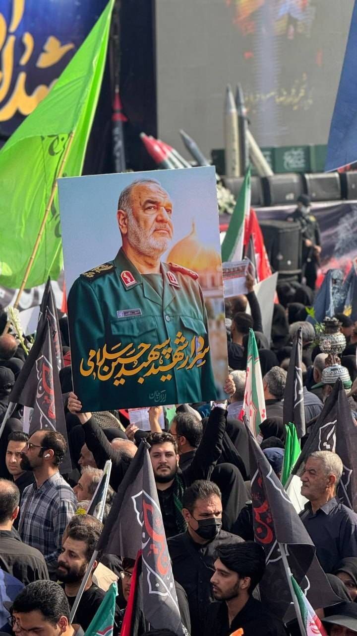 آغاز تشییع پیکر مطهر شهدای اقتدار با حضور پرشور مردم تهران (۷ تیر ۱۴۰۴) + فیلم آغاز تشییع پیکر مطهر شهدای اقتدار با حضور پرشور مردم تهران (۷ تیر ۱۴۰۴) + فیلم