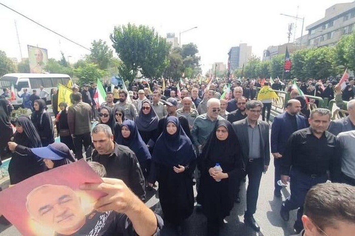 حضور رئیس سازمان محیط زیست در مراسم تشییع پیکر شهدای اقتدار در تهران
