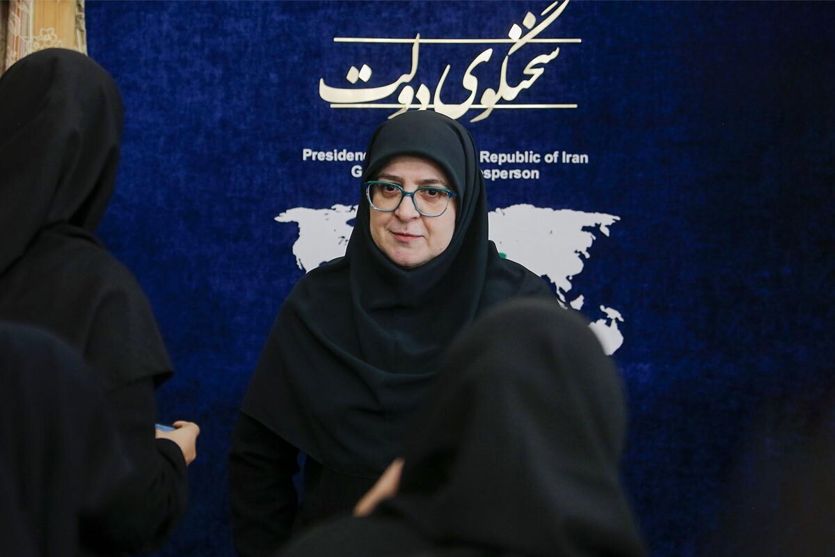 سخنگوی دولت گفت: حضور پرشکوه مردم در مراسم تشییع شهدای وطن، بار دیگر نشان داد که وحدت ملی فراتر از گرایش‌ها و سلایق سیاسی، در دفاع از عزت و امنیت کشور پابرجاست.