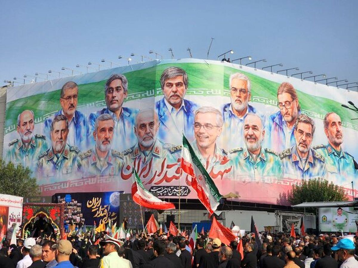 مردم شهیدپرور  امروز هفتم تیرماه بر پیکر شهدای حمله رژیم صهیونیستی به کشورمان نماز اقامه کردند.