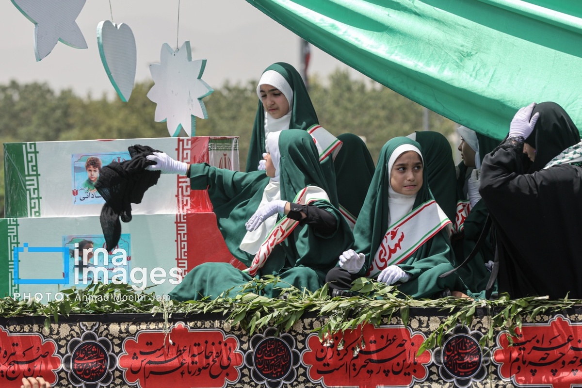 تصاویری غم‌انگیز از تشییع پیکران کودکان شهید در تهران که توسط رژیم کودک کش صهیونستی به شهادت رسیده بودند.