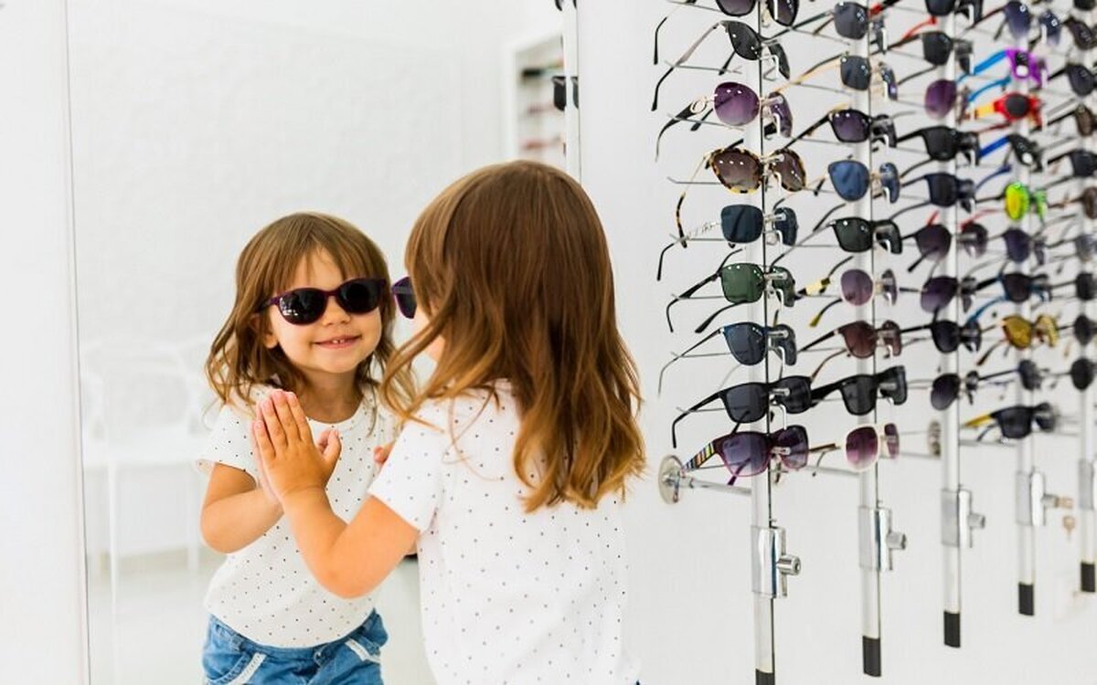 چرا عینک آفتابی ارزان برای کودکان خوب نیست؟