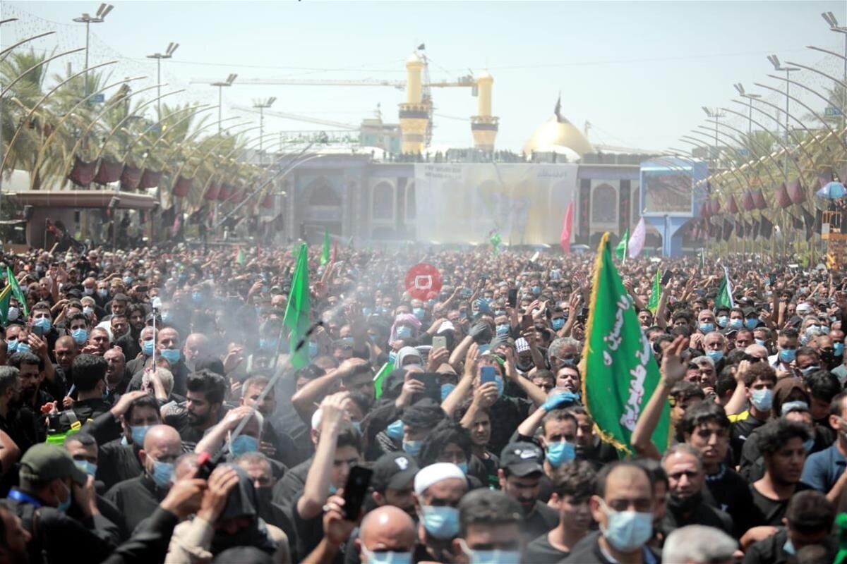 خادمان حرمین امام‌حسین(ع) و حضرت‌عباس(ع) مهیای میزبانی دسته عزاداری طویریج در روز عاشورا + فیلم