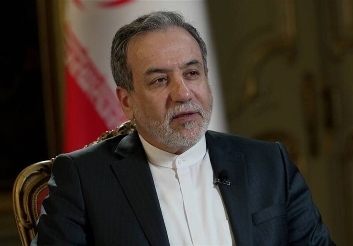 وزیر خارجه ایران با اشاره به حضور بیش از بیست میلیون زائر از کشور‌های مختلف در مراسم اربعین تأکید کرد: راهپیمایی اربعین فقط یک رویداد زیارتی نیست بلکه پیام مهمی برای جهان درباره قدرت و وحدت شیعه دارد.