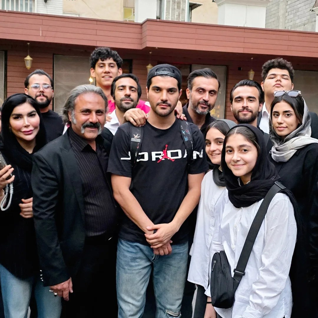 سینا مهراد در پشت صحنه سریال جنجالی «جان شیفته یلدا» + عکس