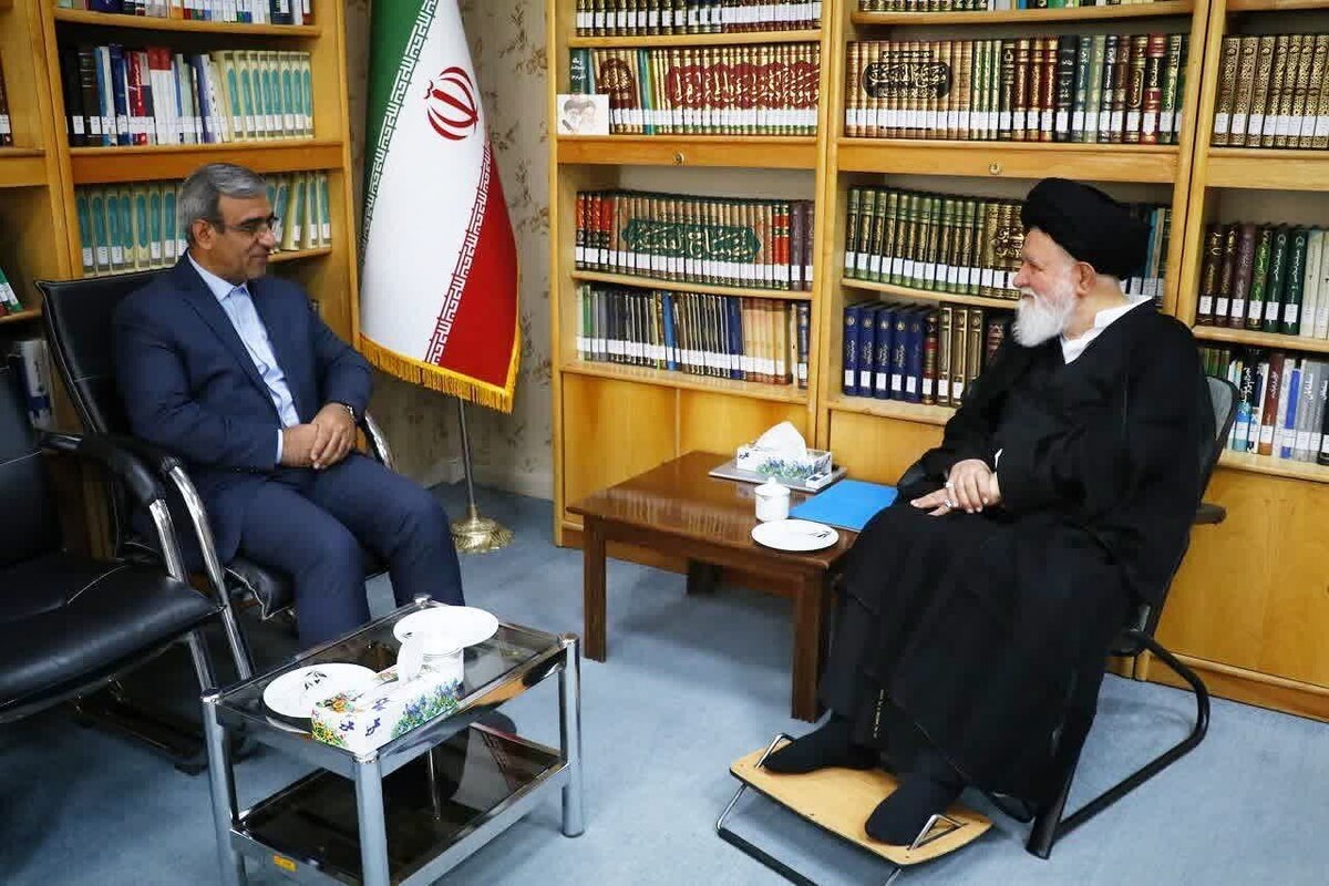 آیت‌الله علم‌الهدی: توزیع خاموشی‌ها در مناطق عادلانه نیست | استفاده از پنل‌های خورشیدی برای تامین انرژی پایدار برق