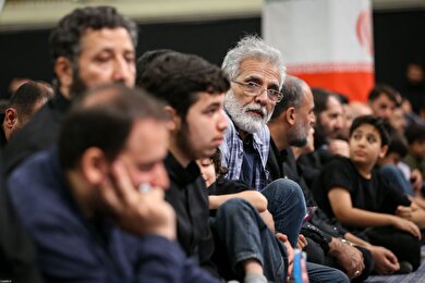 تصاویری از حضور هنرمندان در مراسم بزرگداشت شهدای جنگ ۱۲ روزه در حسینیه امام خمینی(ره)
