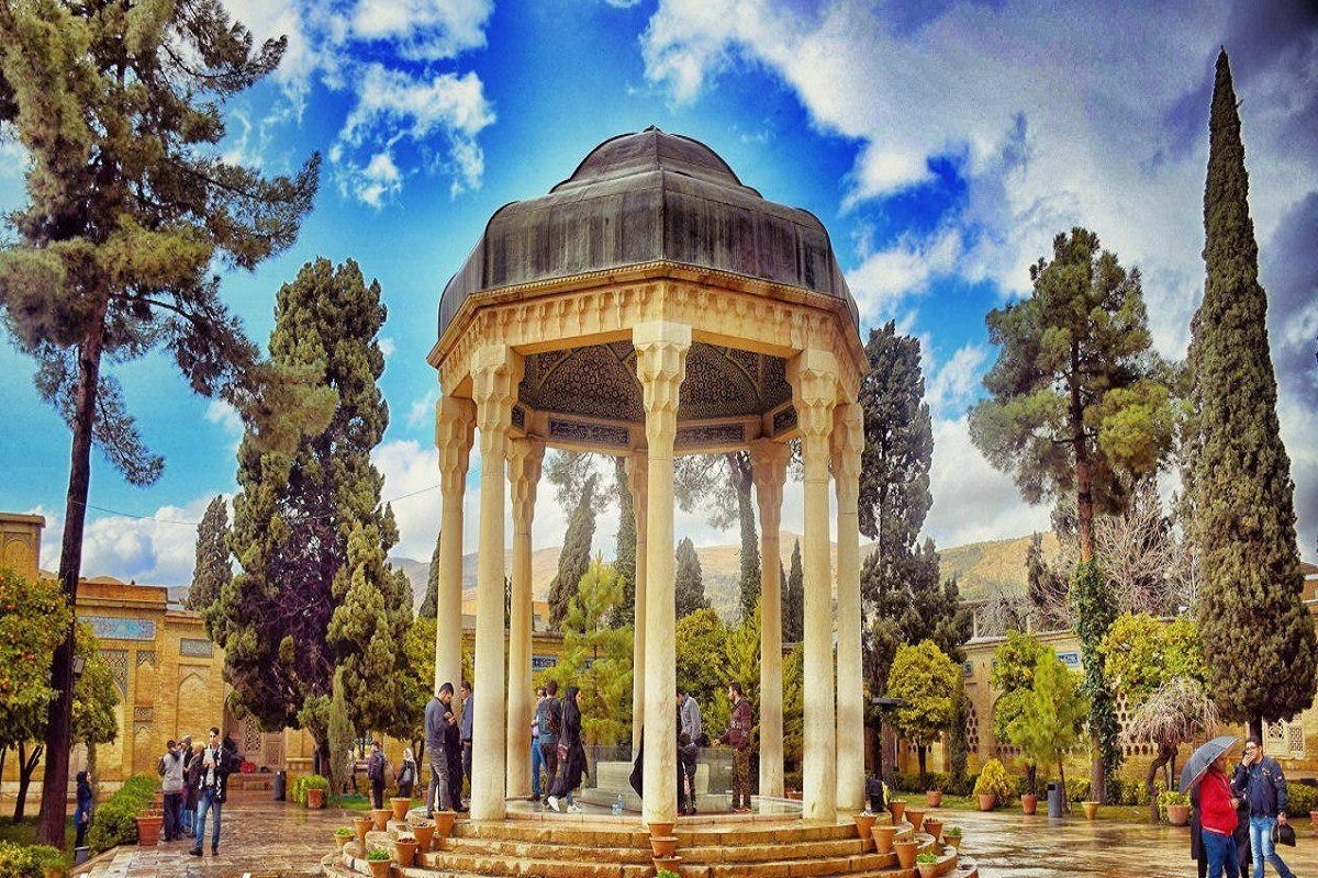 نخستین همایش بزرگ شاعران ایران در شیراز، پایتخت فرهنگی ایران، برگزار خواهد شد.
