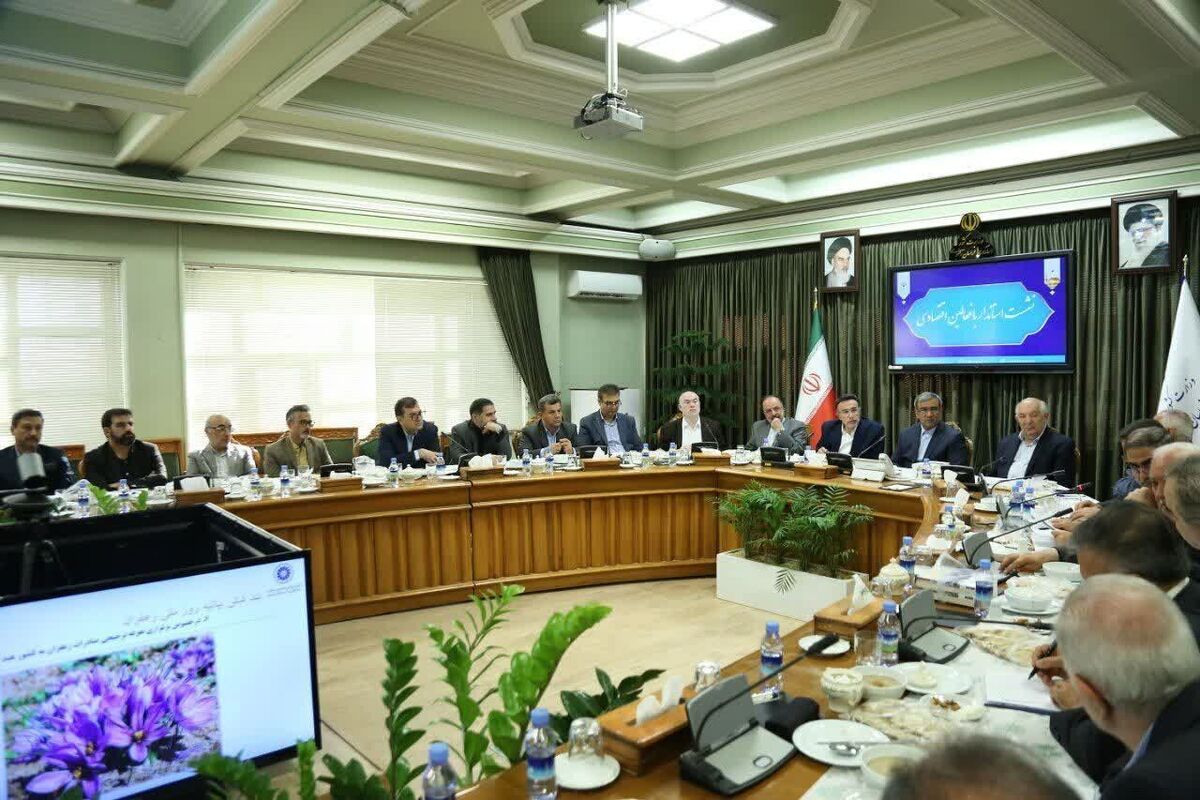 استاندار خراسان رضوی تشکیل کنسرسیوم صادراتی را راهکار ساماندهی زعفران دانست