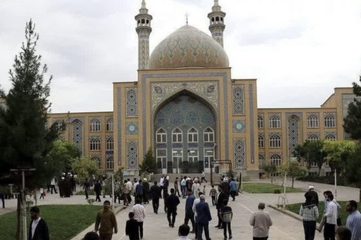 هیچ‌کس تصور نمی‌کرد پیرمردی که سال‌ها در یکی از مدارس علمیه تنها به کار‌های خدماتی مشغول بود، روزی در جایگاه یکی از بزرگ‌ترین اساتید حکمت و فلسفه اسلامی شناخته شود.