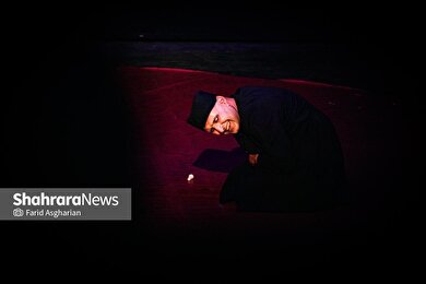عکس‌هایی از نمایش «آداب شکار روباه»؛ از سایه شاه تا سایه قتل در مشهد