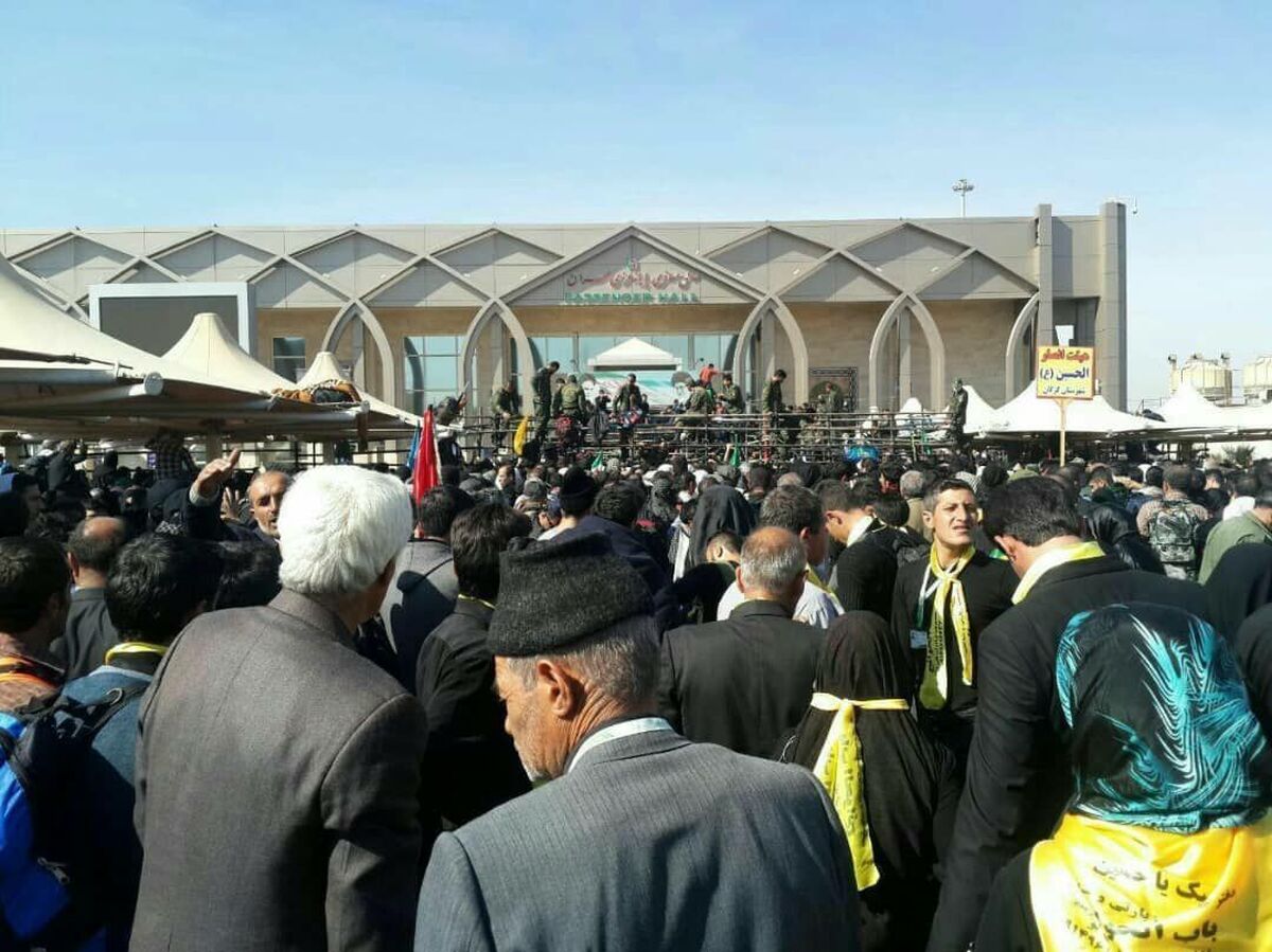 ستاد مرکزی اربعین ۱۴۰۴ در اطلاعیه شماره ۸ خود از زائران اربعین خواسته است تا فقط از مرز مهران به عنوان تنها گذرگاه استفاده نکنند و از سایر مرز‌های متنهی به کشور نیز تردد نمایند.