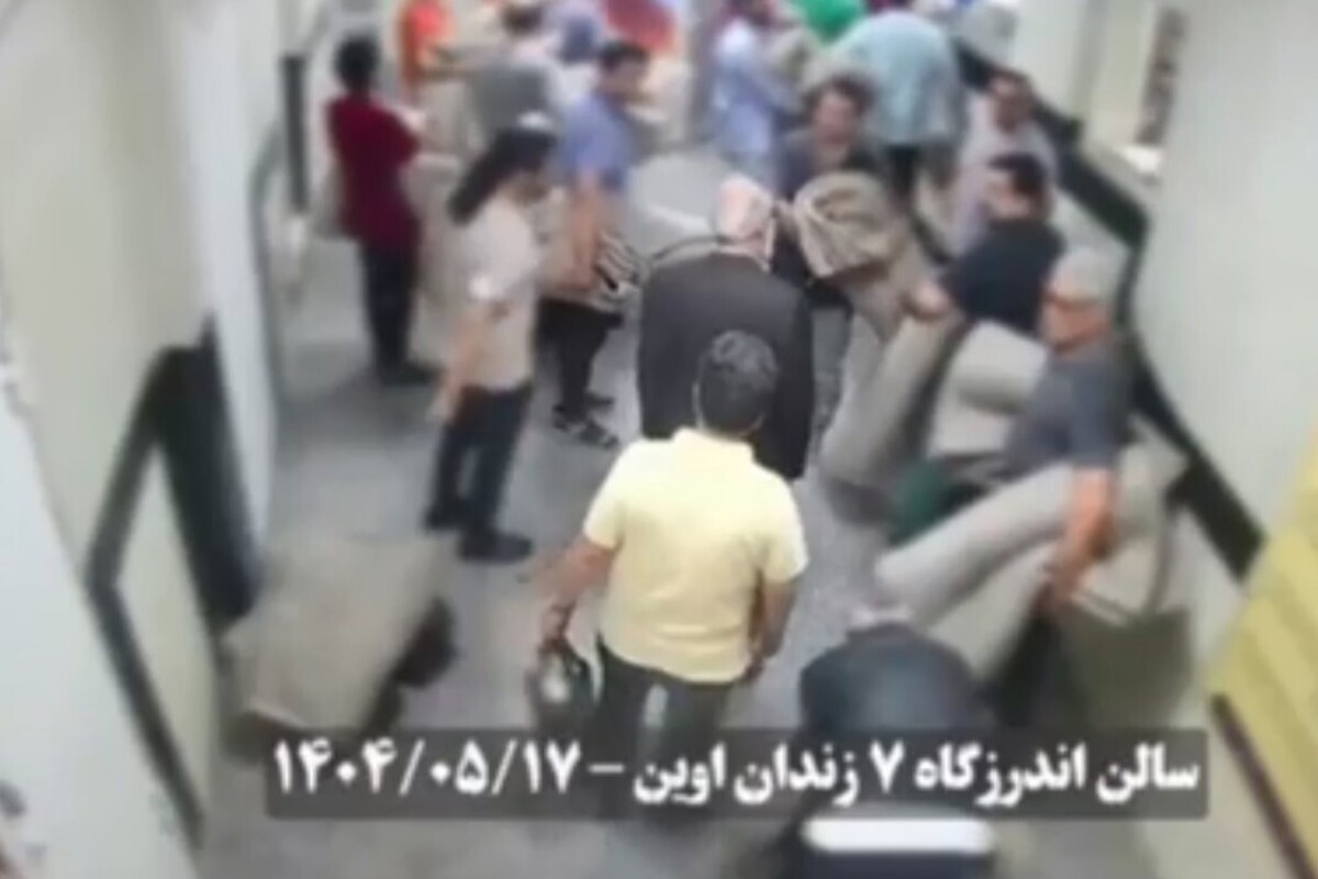 پس از طرح ادعاهایی سراسر کذب مبنی بر ضرب و شتم برخی از مددجویان در زمان انتقال مجدد به بازداشتگاه اوین و شکستن سر و صورت و خونی شدن لباس و بدن آنها، فیلم لحظه ورود تعدادی از زندانیان امنیتی که مصداق همین خبرها بودند به سالن اندرزگاه ۷ زندان اوین منتشر شد.