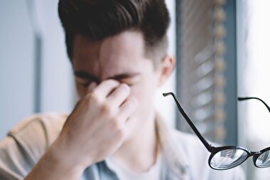 اینفوگرافی| دلایل حساس شدن چشم‌ها به نور