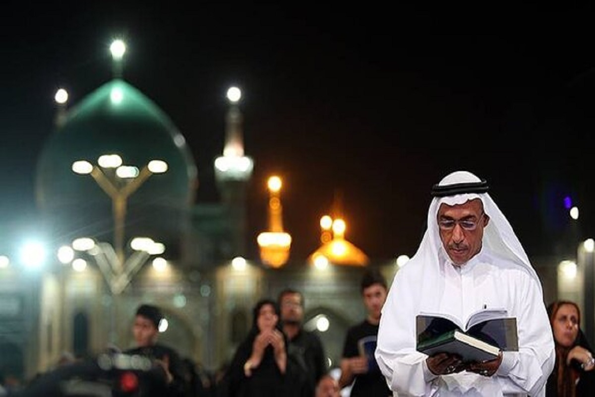 حرم امام‌رضا(ع)، میزبان عزاداران غیرایرانی در اربعین حسینی ۱۴۰۴