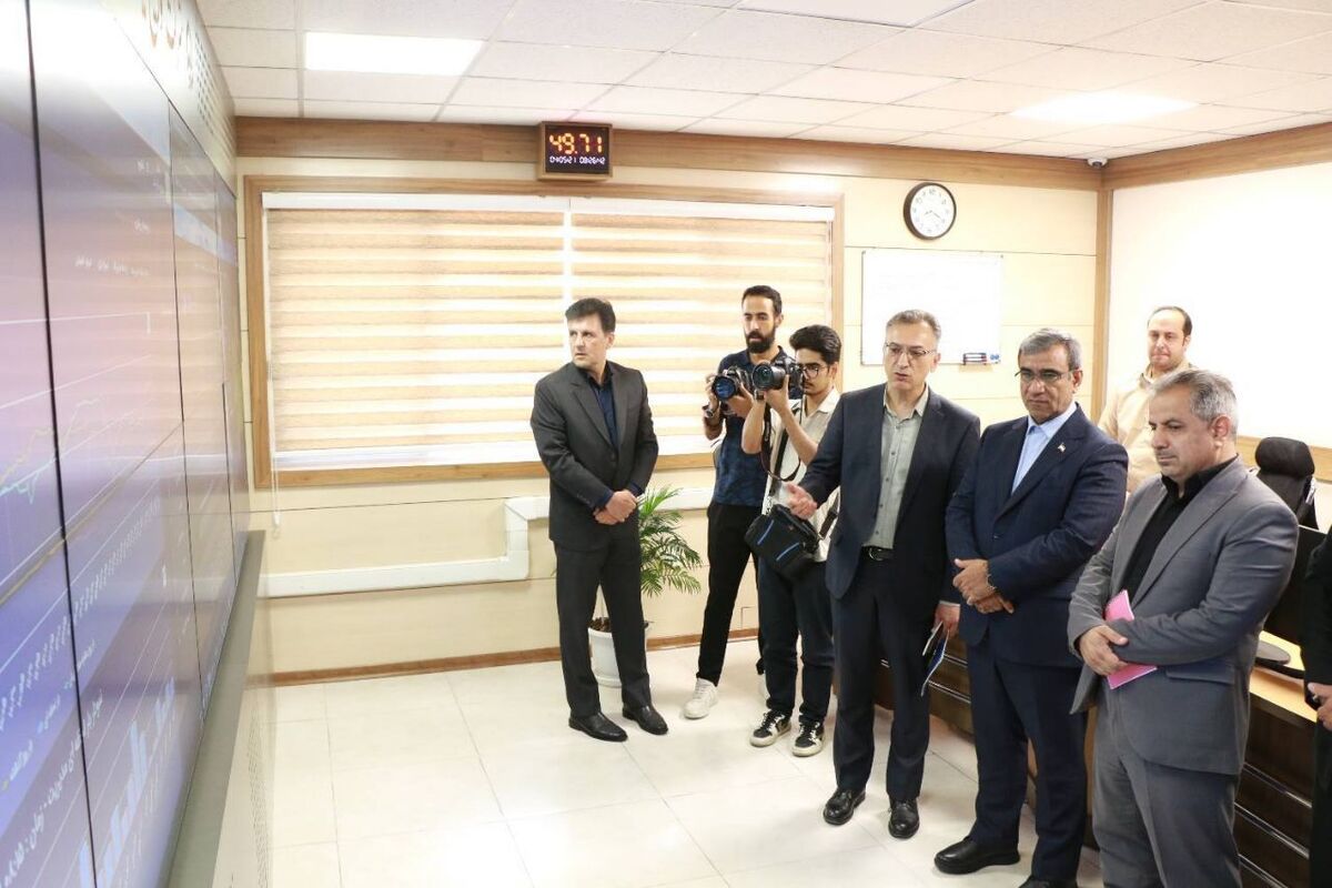 بازدید استاندار خراسان رضوی از مرکز راهبری شبکه و پایش بار شرکت توزیع برق استان