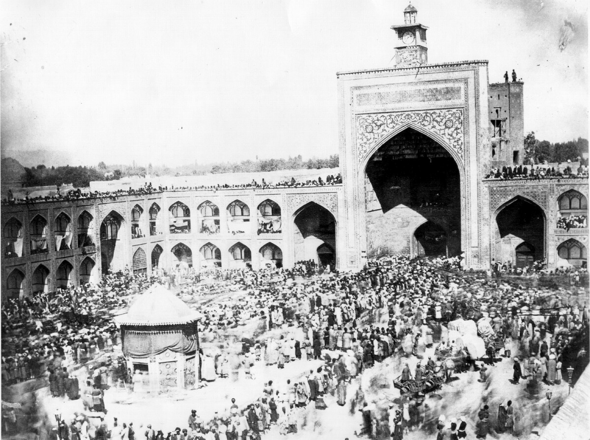 سیاحان غربی از عزاداری برای امام‌حسین (ع) در مشهد قدیم چه نوشته‌اند؟