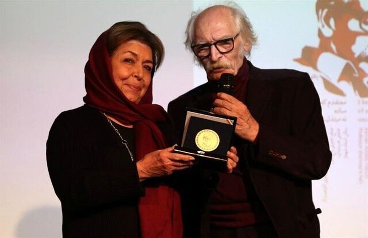ناگفته‌هایی از محمود دولت‌آبادی و خانواده‌اش در کتاب «در پس آینه»