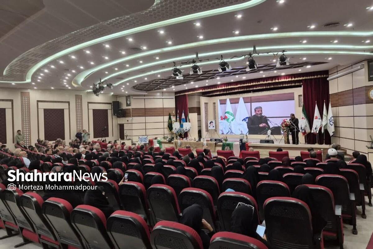 همایش بزرگ تجلیل از آزادگان سرافراز خراسان رضوی با عنوان «الماس‌های درخشان»، عصر امروز با حضور جمعی از آزادگان، جانبازان و خانواده‌های معظم شهدا در تالار همایش‌های دانشگاه فرهنگیان برگزار شد.