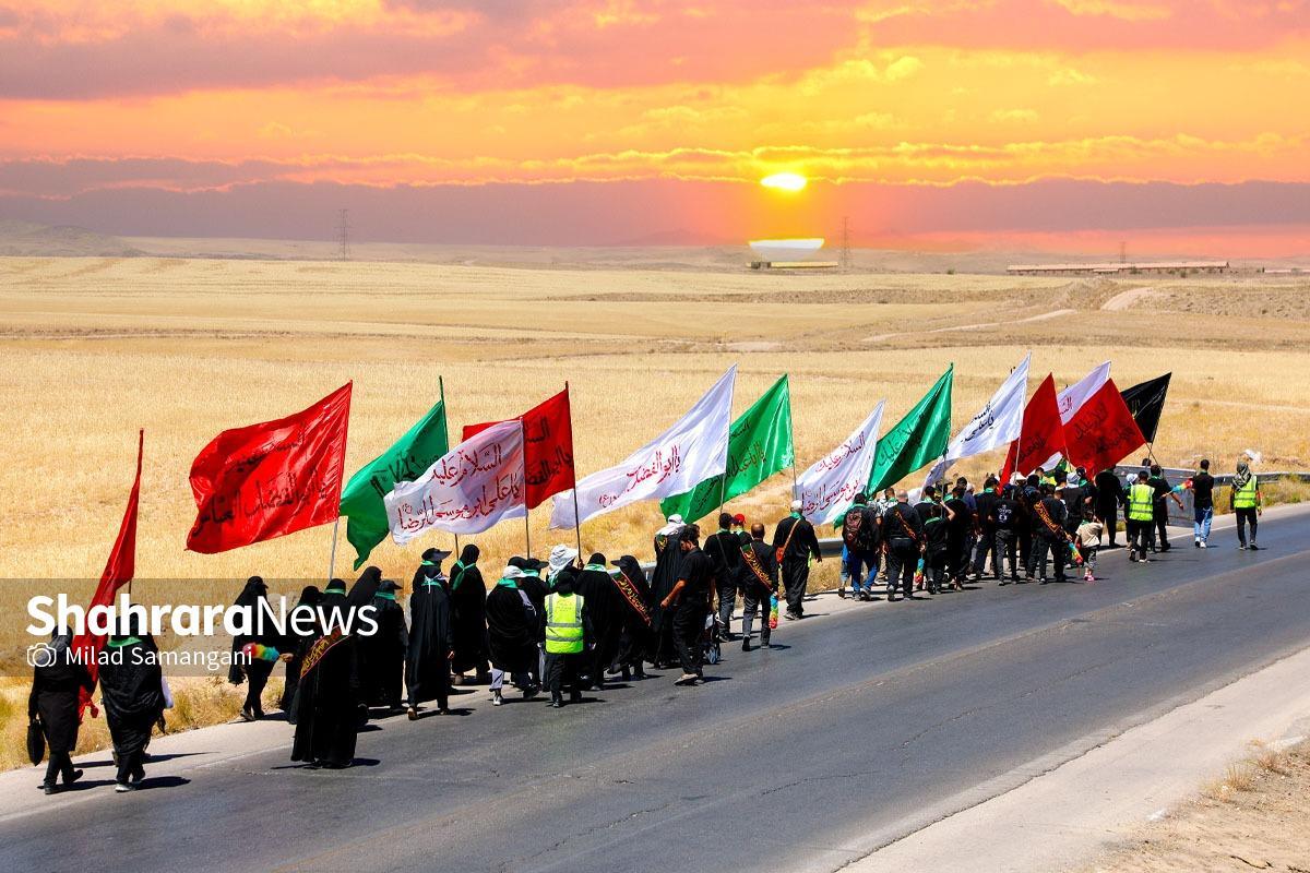 نیم روزی با زائران پیاده امام رضا (ع) و خدمتگزارانی که همه جوره پای کار مهمانان هستند | راهی حرم خورشید
