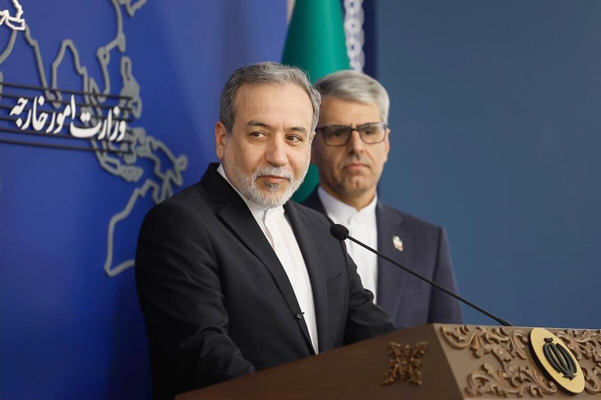 سخنگوی وزارت امور خارجه راجع به آخرین وضعیت روند مذاکرات ایران-اروپا راجع به موضوع هسته‌ای، تایید کرد که بر اساس هماهنگی صورت گرفته، وزیر امور خارجه روز جمعه ۳۱ مرداد در تماس تلفنی مشترکی با وزرای امور خارجه فرانسه، انگلیس و آلمان و خانم کایا کالاس نماینده عالی اتحادیه اروپا گفتگو خواهد کرد.