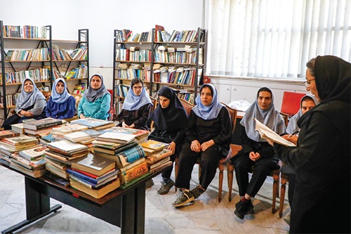 روایتی از گشت‌وگذار چند ساعته در مؤسسه توان‌بخشی فتح‌المبین مشهد | همدم رنج و رنگ