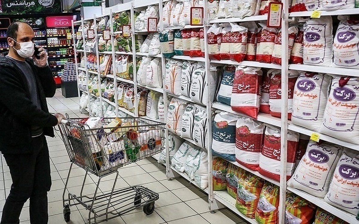 رئیس اتحادیه بنکداران مواد غذایی تهران از اُفت بین ۱۵ تا ۲۰ درصدی قیمت برنج شمال خبرداد و گفت: با شروع برداشت برنج گیلان در حدود دو هفته آینده شیب کاهش قیمت تندتر به خود بگیرد.