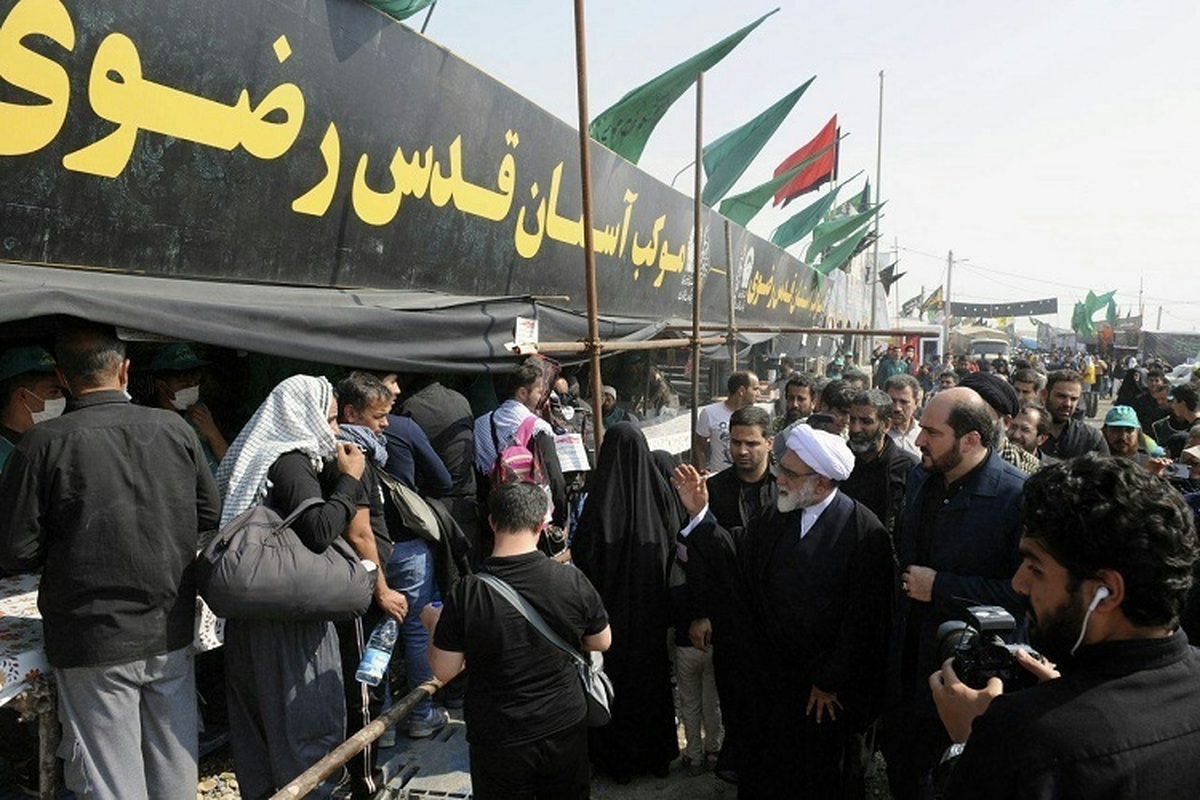 مدیر امور خدمه آستان قدس رضوی گفت: کاروان «سفیران امام رئوف» و ۵ موکب رسمی آستان قدس، پذیرای زائران اربعین در مسیر‌های منتهی به کربلا هستند.
