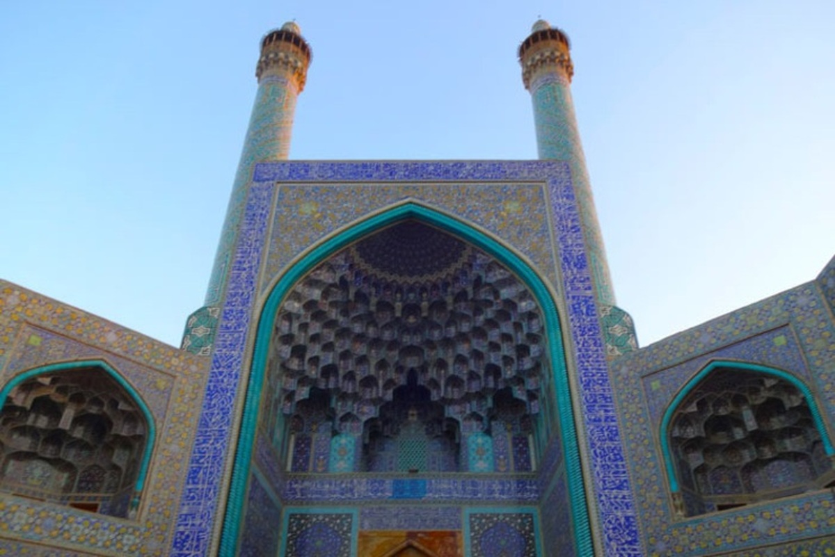 آیا خط ۲ مترو اصفهان از وسط مسجد جامع رد می‌شود؟
