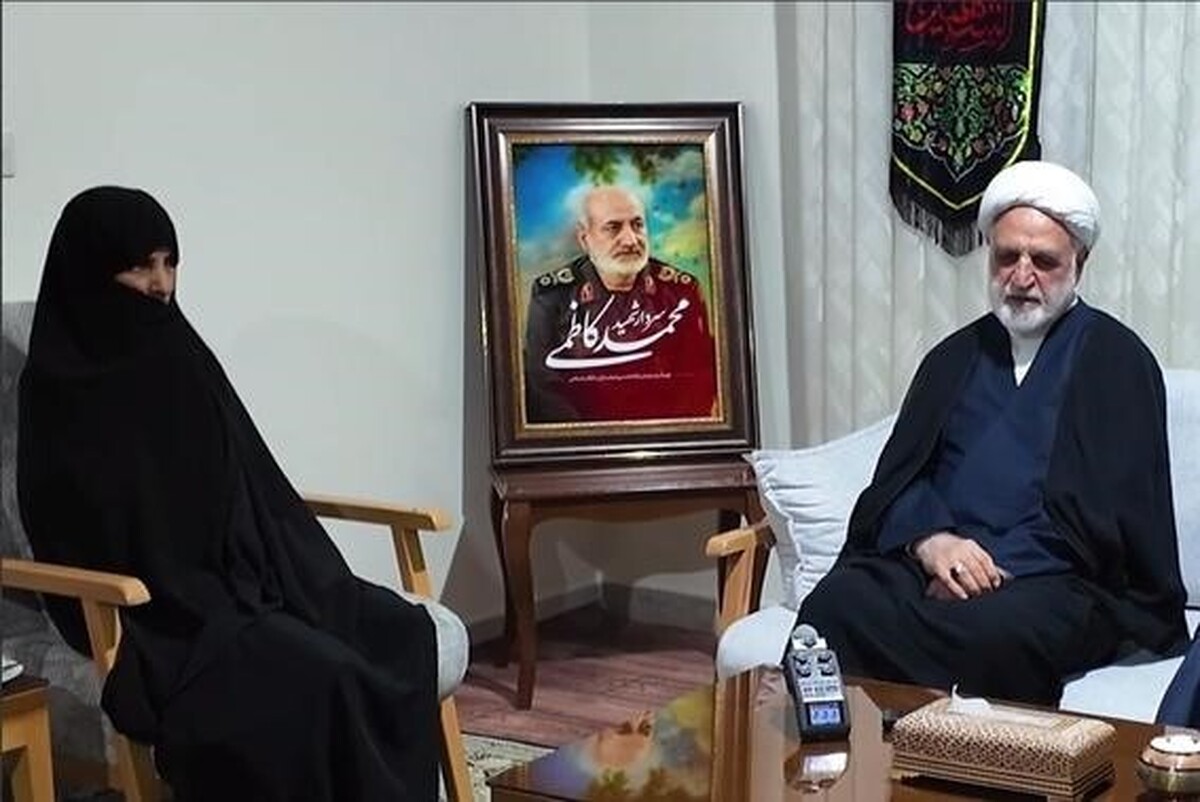 رئیس قوه قضاییه با حضور در منزل سرلشکر شهید حاج محمد کاظمی، ضمن تفقد از خانواده آن شهید والامقام، شهادت آن مجاهد مخلص را مجدداً تبریک و تسلیت گفت.