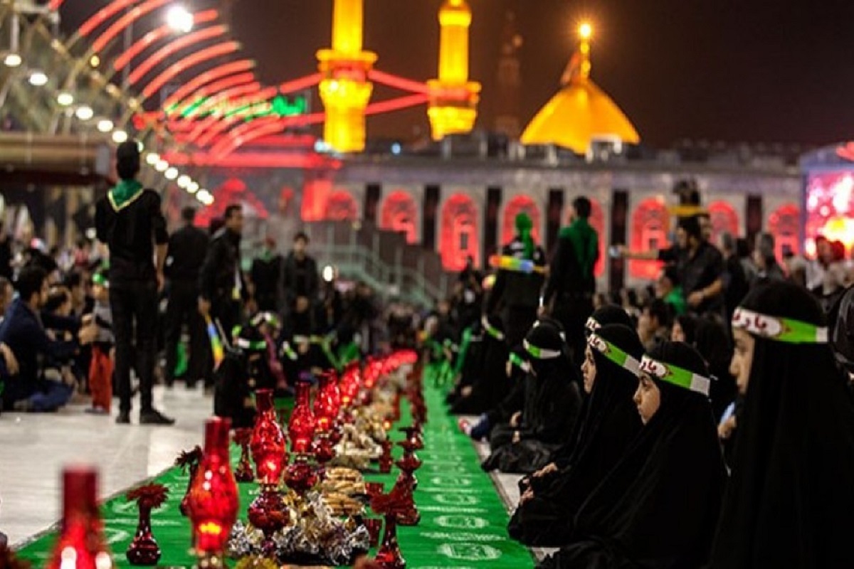 به مناسبت شهادت دردانه سه ساله امام حسین( ع)، سفره حضرت رقیه (س) در بین الحرمین برپا شد.
