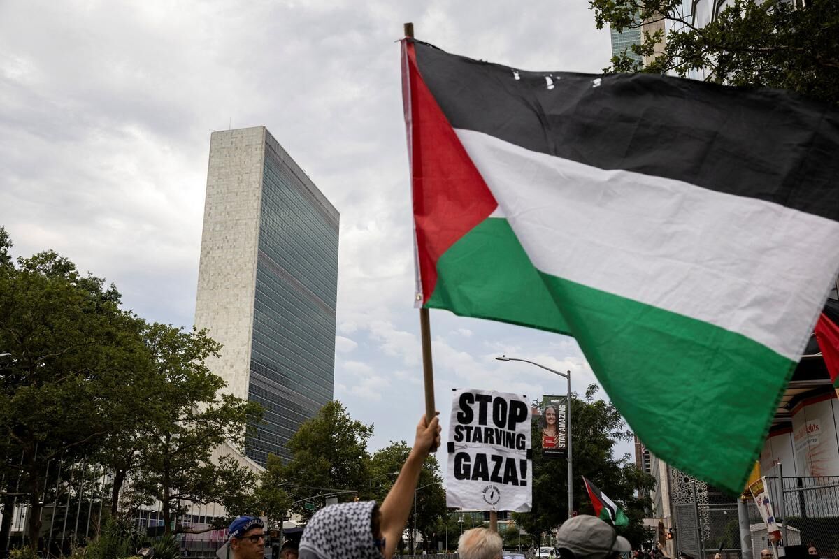حامیان فلسطین همزمان با برگزاری اجلاس بین‌المللی فلسطین در سازمان ملل، پیام تحریم اسرائیل را به گوش هیات‌های دیپلماتیک رساندند.