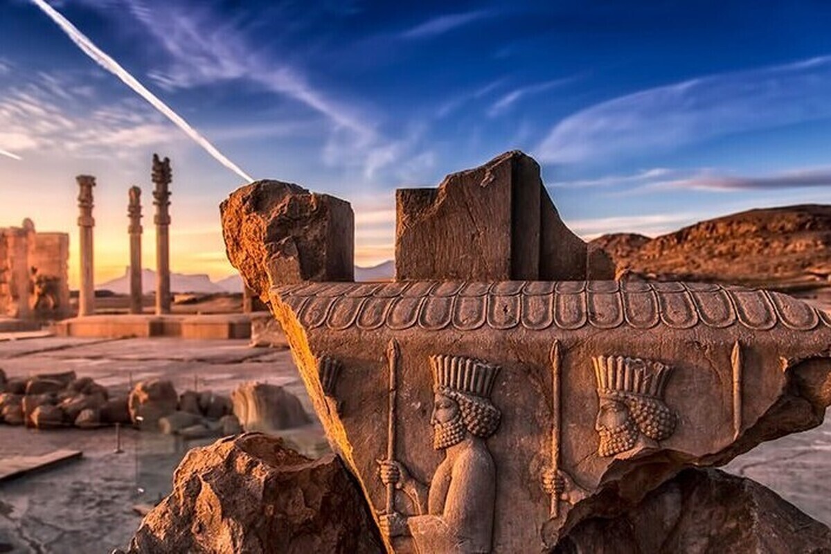 سند مالکیت چند بنای مهم تاریخی به دستگاه‌های متولی اهدا شد (۸ مرداد ۱۴۰۴)