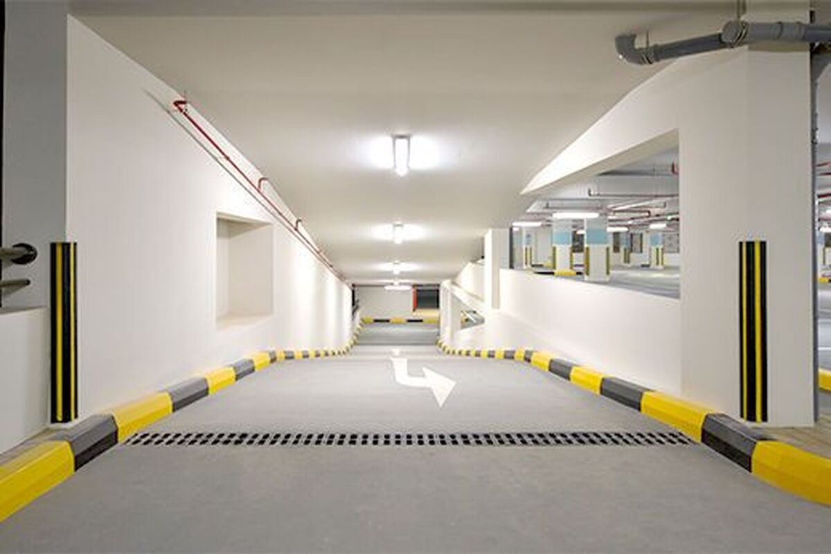 پیدا شدن نقاشی ترسناک در پارکینگ یک خانه + عکس