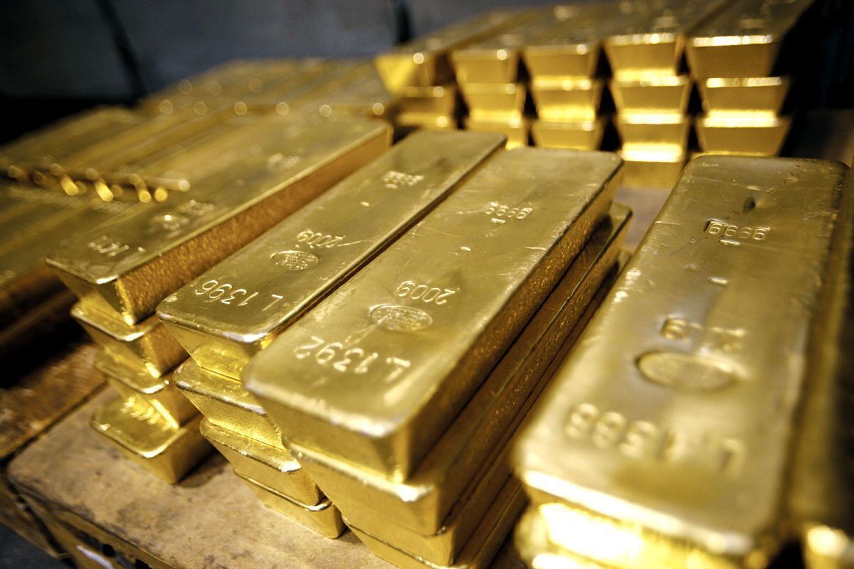 قیمت طلا پس از ثبت پایین‌ترین سطح یک ماهه در معاملات روز گذشته، تحت تاثیر عدم قطعیت تجاری ناشی از اعلام تعرفه‌های جدید آمریکا و افزایش تقاضا برای این فلز ارزشمند، در معاملات پنجشنبه بازار جهانی، افزایش یافت.