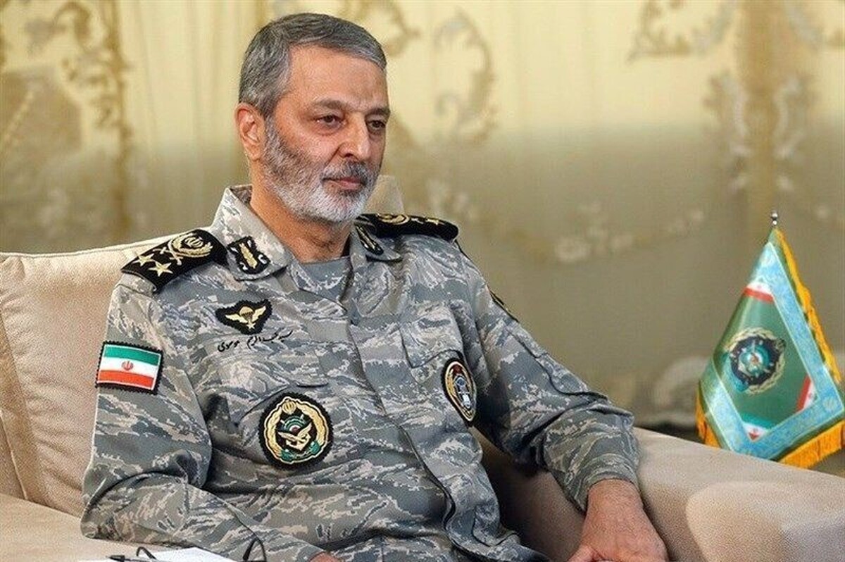 سخنگوی کمیسیون امنیت ملی و سیاست خارجی مجلس با اشاره به دیدار امروز اعضای این کمیسیون با رئیس ستاد کل نیروهای مسلح اظهار داشت: سرلشکر موسوی در این جلسه تاکید کرد که با قوت و قدرت در برابر دشمنان می ایستیم و از کشور دفاع می کنیم.