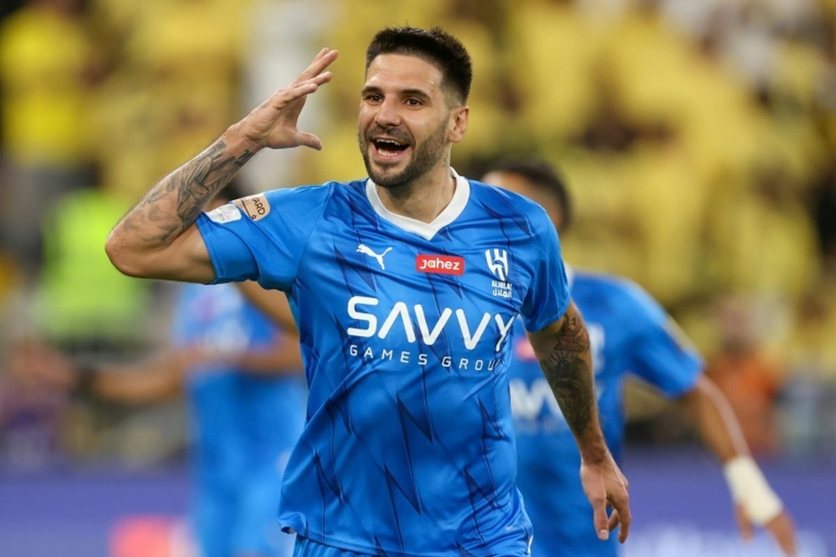 ستاره الهلال راهی قطر شد