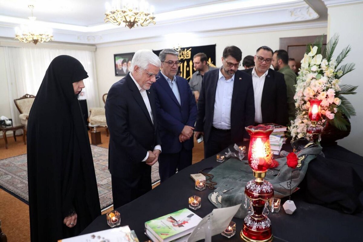 معاون اول رئیس‌جمهور در منزل خانواده‌های شهیدان سپهبد شهید حسین سلامی، محمدمهدی طهرانچی، منصور عسکری و سردار مهدی ربانی حضور یافت و در این دیدارها که در فضایی صمیمی و معنوی برگزار شد، ضمن گرامیداشت یاد و خاطره این شهیدان بر ادامه راه آنان و همچنین حل مشکلات کشور با انسجام و همدلی ایجاد شده در کشور به برکت خون این شهدای گرانقدر تاکید کرد.