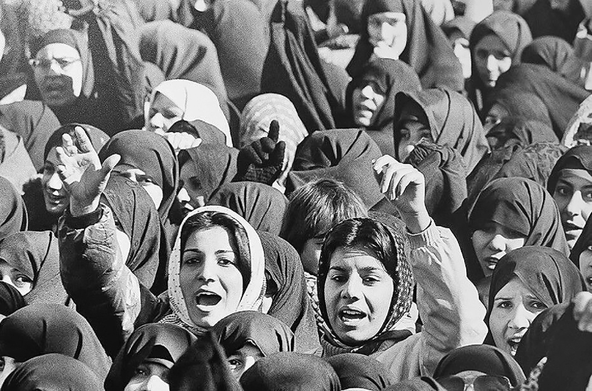 روایت مستند «جمعه خونین» از قیام ۱۷ شهریور | صدای زنان در صف اول اعتراض