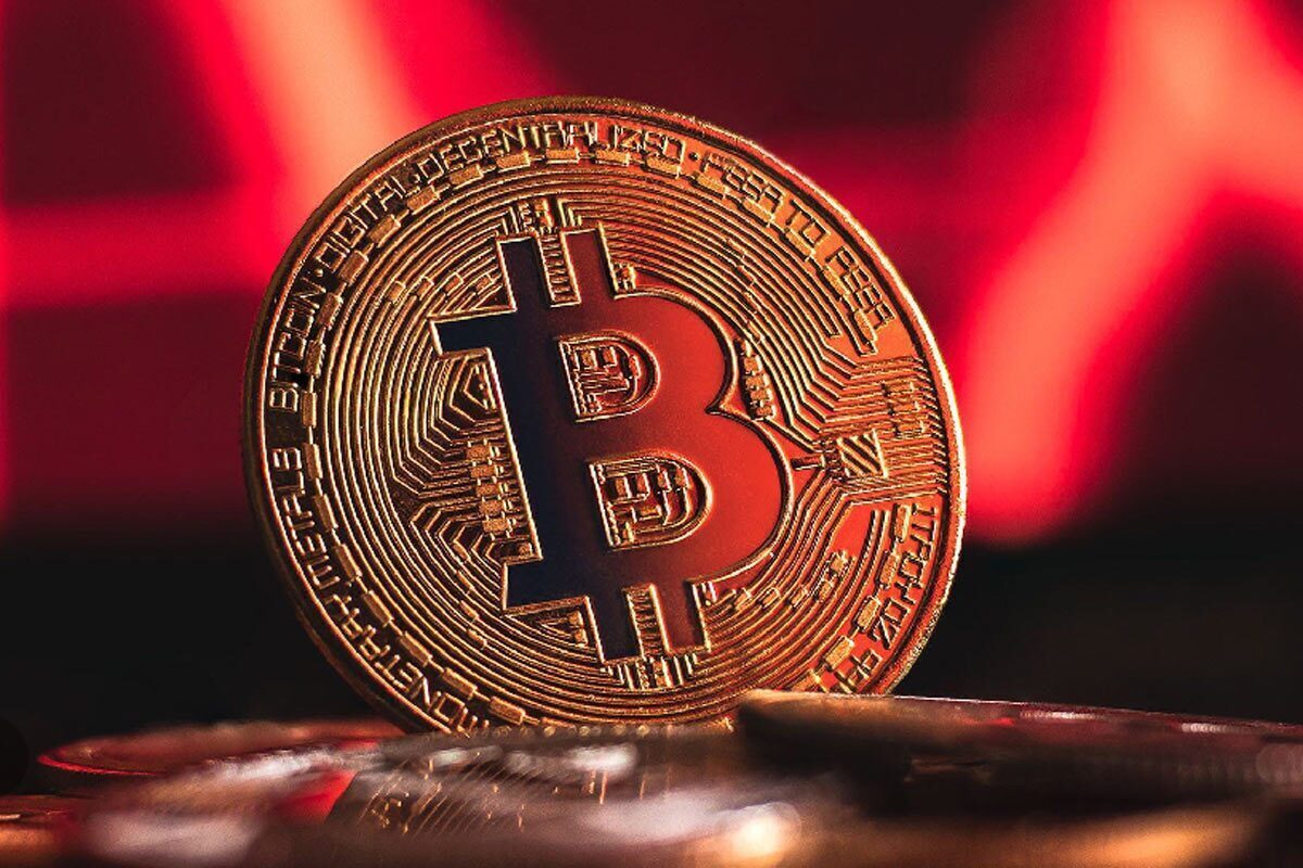 بیت‌کوین در آتش | سیگنال خطرناک برای بازار ارز دیجیتال (۱۸ شهریور ۱۴۰۴)