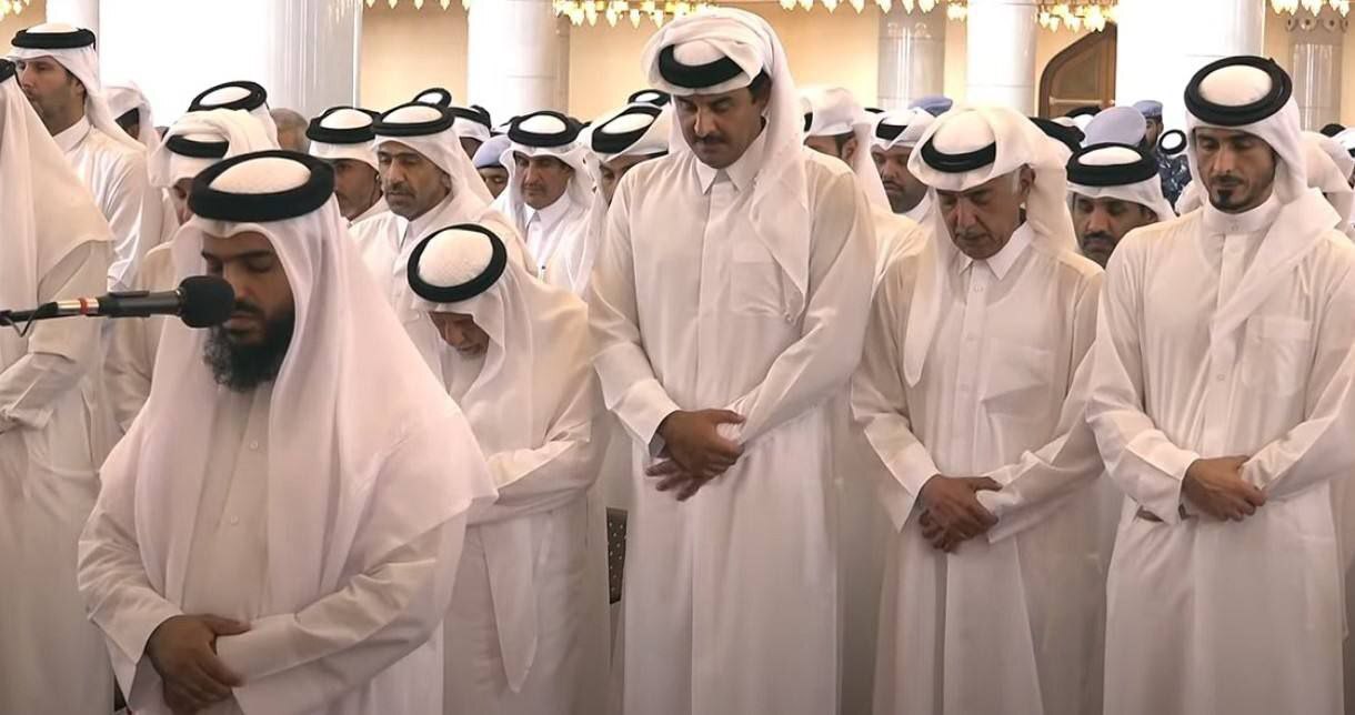 تشییع و اقامه نماز بر پیکر شهدای حمله اسرائیل به نشست حماس با حضور امیر قطر + فیلم و عکس (۲۰ شهریور ۱۴۰۴)